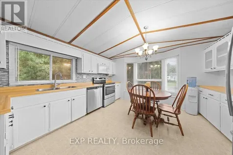 20 Pinewood Avenue Beckwith ON K7C 3P1