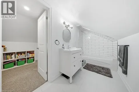 36 Oak Street Grimsby ON L3M 3G7