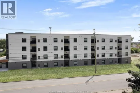 705 Grand Marais Windsor ON N8X 3H8
