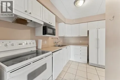 1323 Langlois Windsor ON N8X 4L8