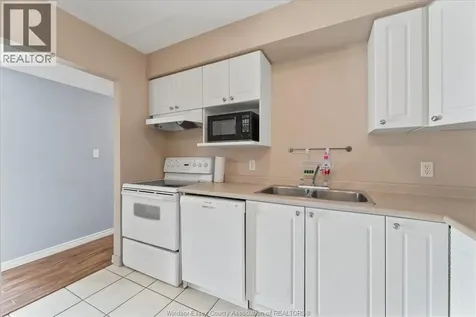 1323 Langlois Windsor ON N8X 4L8