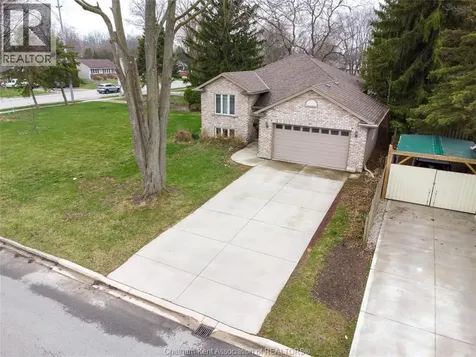 30 St Michael Avenue Chatham ON N7M 2E4