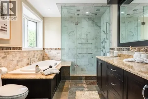 17 Lochside Drive Stoney Creek ON L8E 5T6
