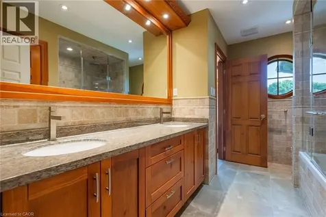 17 Lochside Drive Stoney Creek ON L8E 5T6
