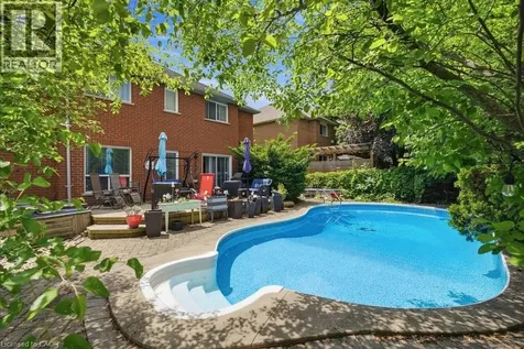 131 Huntingwood Avenue Hamilton ON L9H 6X5
