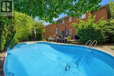 131 Huntingwood Avenue Hamilton ON L9H 6X5