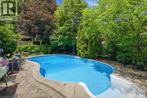 131 Huntingwood Avenue Hamilton ON L9H 6X5