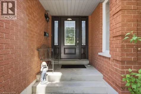 131 Huntingwood Avenue Hamilton ON L9H 6X5