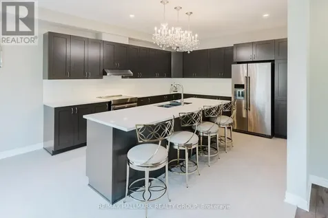 678 Eagle Crest Heights Ottawa ON K2S 1R8