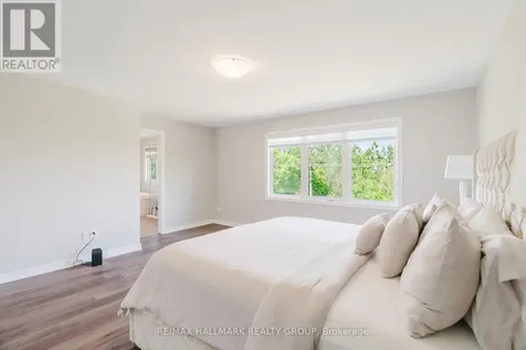 678 Eagle Crest Heights Ottawa ON K2S 1R8