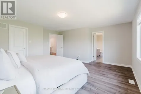 678 Eagle Crest Heights Ottawa ON K2S 1R8