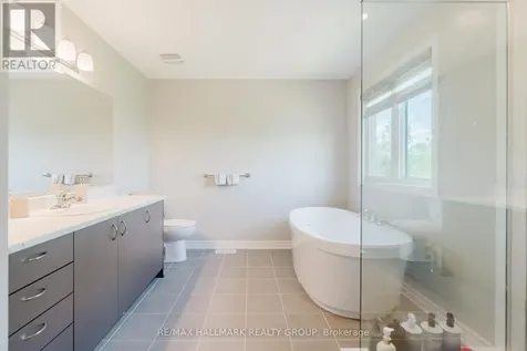 678 Eagle Crest Heights Ottawa ON K2S 1R8