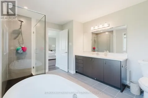 678 Eagle Crest Heights Ottawa ON K2S 1R8