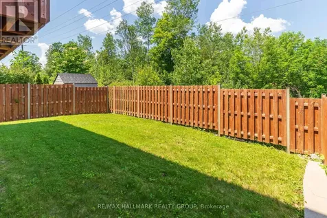 678 Eagle Crest Heights Ottawa ON K2S 1R8
