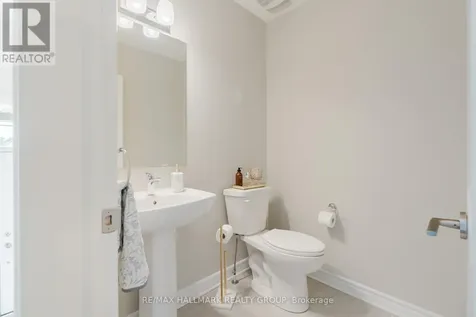 678 Eagle Crest Heights Ottawa ON K2S 1R8