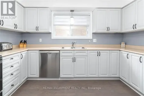 31 Blackfriar Lane Brantford ON N3R 7M2