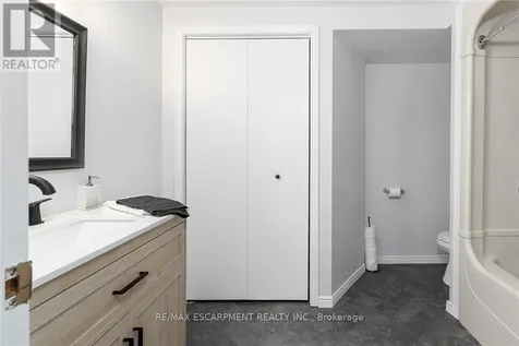 31 Blackfriar Lane Brantford ON N3R 7M2