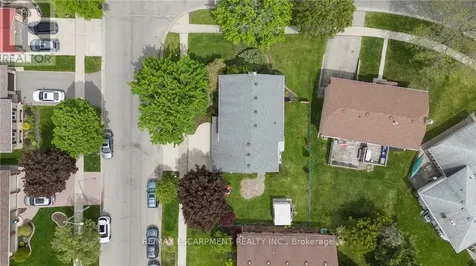 31 Blackfriar Lane Brantford ON N3R 7M2