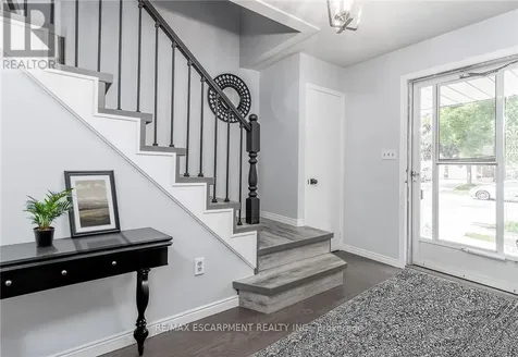 31 Blackfriar Lane Brantford ON N3R 7M2