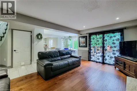29 Woodside Square Fonthill ON L3E 0M7