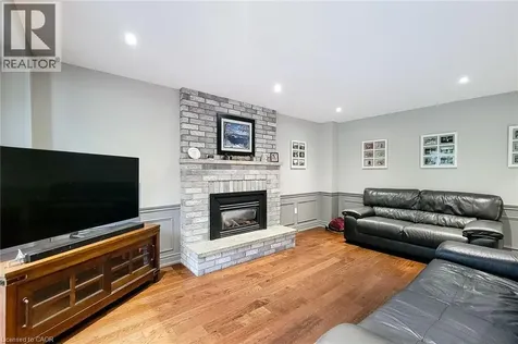 29 Woodside Square Fonthill ON L3E 0M7