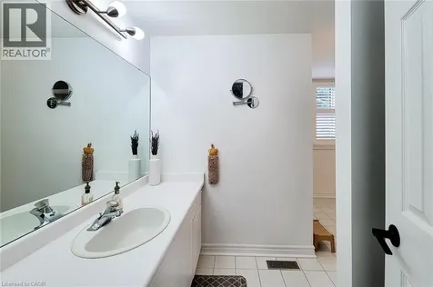 29 Woodside Square Fonthill ON L3E 0M7