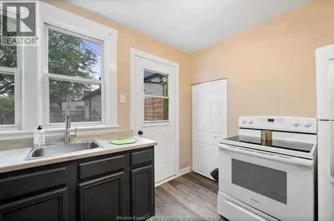 2123 Ontario Street Windsor ON N8Y 1N4