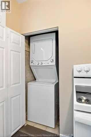 2123 Ontario Street Windsor ON N8Y 1N4