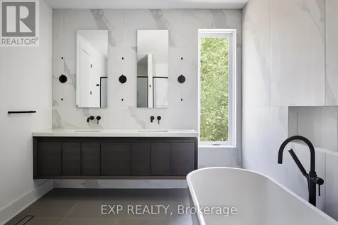 32 Clovelly Road Ottawa ON K1J 6M2