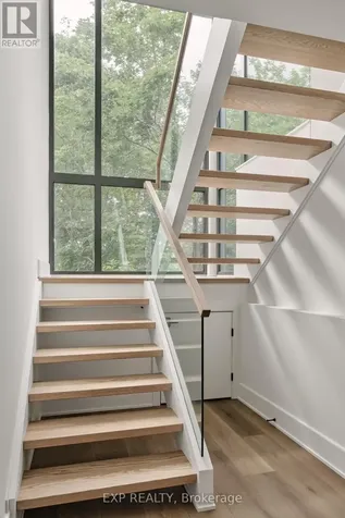 32 Clovelly Road Ottawa ON K1J 6M2