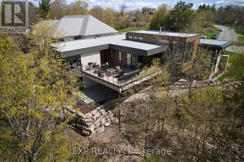 32 Clovelly Road Ottawa ON K1J 6M2