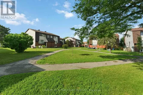 39 Woodvale Green Drive Ottawa ON K2G 4H3
