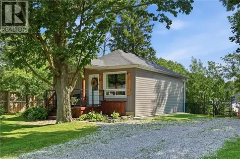 21 Renfrew Street East Haldimand County ON N3W 1E8