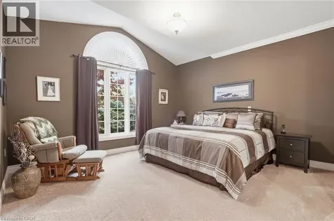 19 Green Pointe Drive Welland ON L3C 6Y2