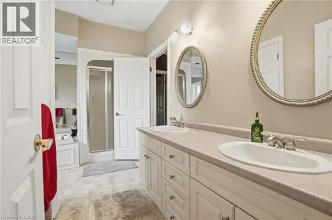 19 Green Pointe Drive Welland ON L3C 6Y2