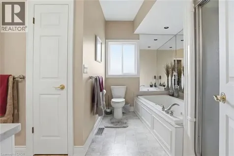 19 Green Pointe Drive Welland ON L3C 6Y2