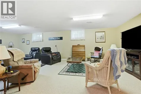 19 Green Pointe Drive Welland ON L3C 6Y2