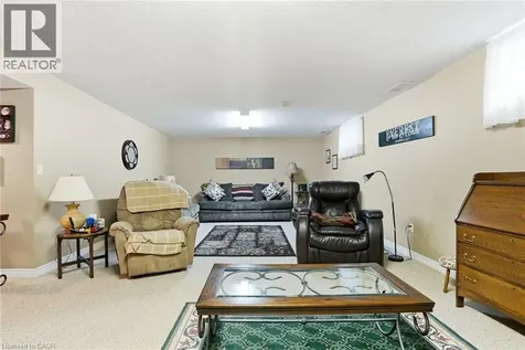 19 Green Pointe Drive Welland ON L3C 6Y2
