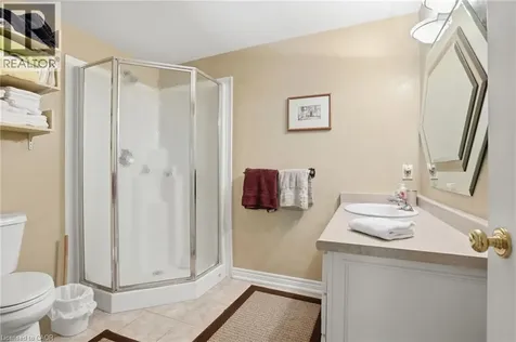 19 Green Pointe Drive Welland ON L3C 6Y2