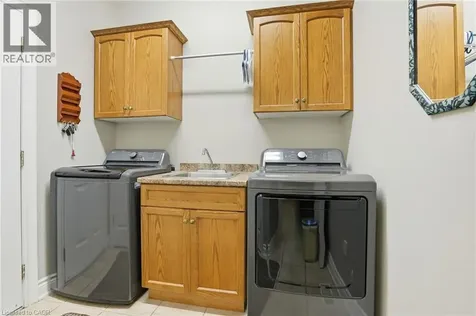 19 Green Pointe Drive Welland ON L3C 6Y2