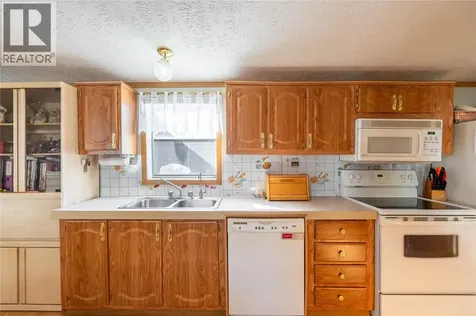 9385 Ipperwash Road Lambton Shores ON N0N 1J3