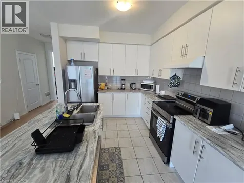 14 Lilac Circle Caledonia ON N3W 0H5