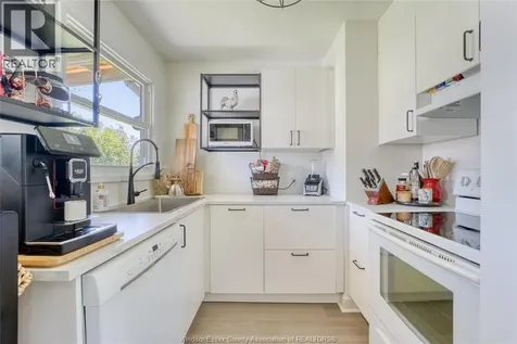 4062 Roseland Drive East Windsor ON N9G 1Y4
