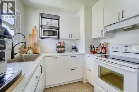 4062 Roseland Drive East Windsor ON N9G 1Y4