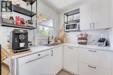 4062 Roseland Drive East Windsor ON N9G 1Y4