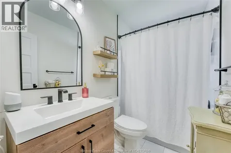4062 Roseland Drive East Windsor ON N9G 1Y4