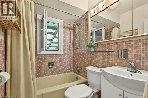 803 Montgomery Drive Ancaster ON L9G 3H6