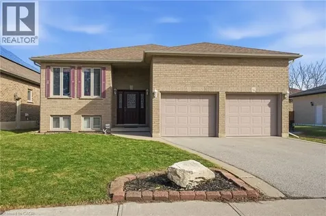 9 Pace Avenue Brantford ON N3S 7V4