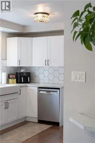 124 Balsam Avenue North Hamilton ON L8L 6Y3