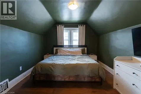 124 Balsam Avenue North Hamilton ON L8L 6Y3